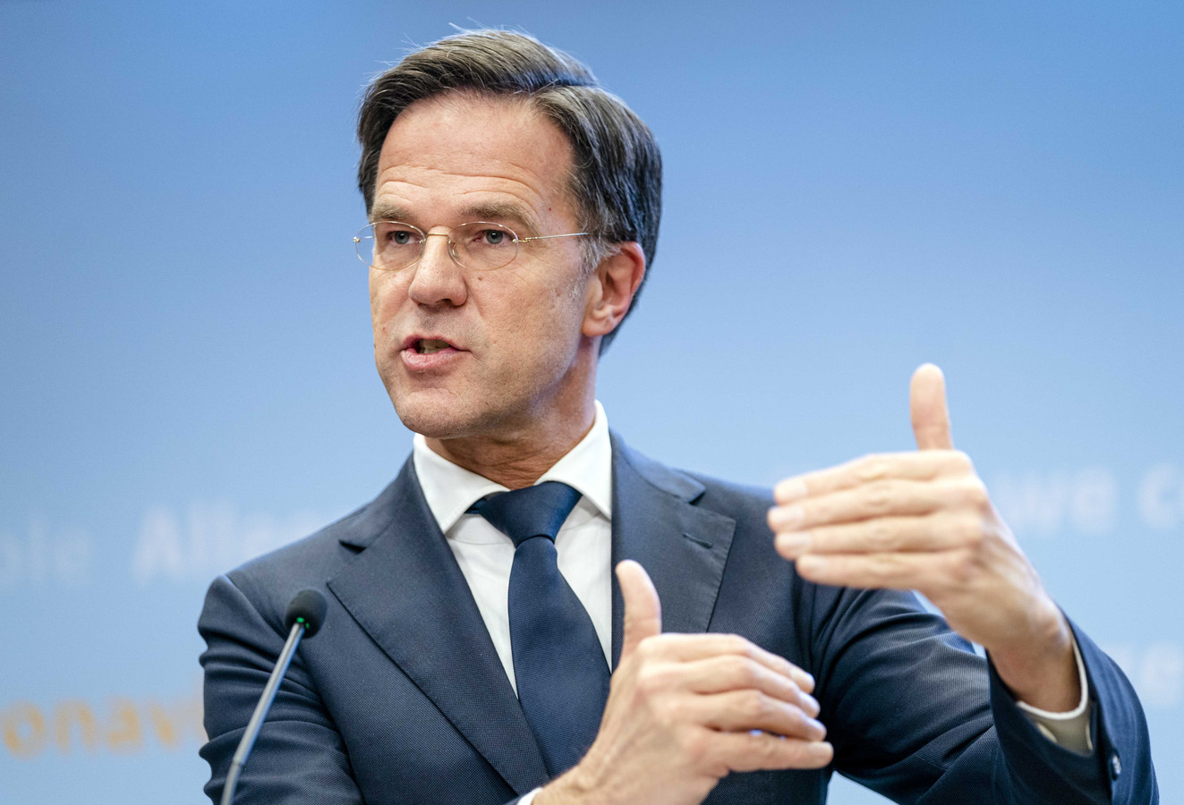Demissionair premier Mark Rutte tijdens een persconferentie over strengere coronamaatregelen.