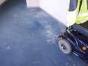 Het tapijt in de gangen naar de aanleunwoningen is niet meer schoon te krijgen.