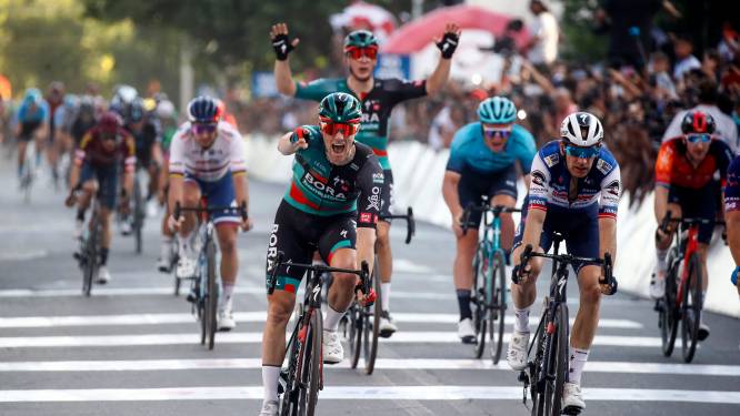 Fabio Jakobsen komt op verkeerde weghelft terecht en ziet Sam Bennett winnen in San Juan