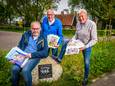 Vanaf links: Jan Riesewijk, Ton Kremer en  Wim Pothoven met pagina’s uit het boek over zeventig jaar carnaval in Losser.