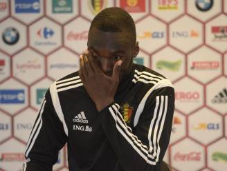 Manager Benteke trapt in de val bij telefoongrap: "Hij zal Aston Villa verlaten"