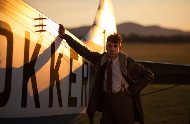 Bram Suijker als de jonge Anthony Fokker in Vliegende Hollanders. Beeld AVROTROS