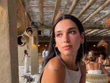 Dua Lipa s’offre le bikini tendance le plus mini de la saison