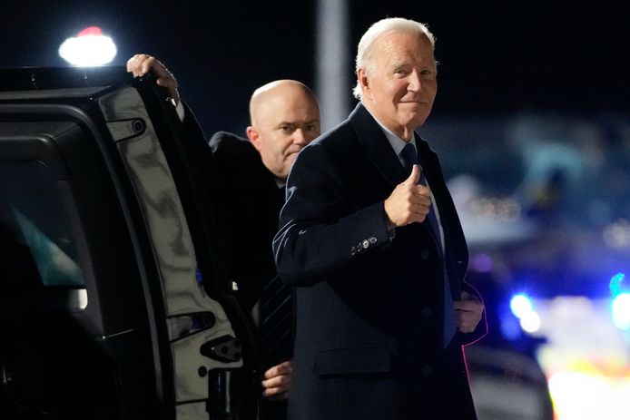 De Amerikaanse president Joe Biden kort voordat hij Ierland verlaat om terug te keren naar Washington.