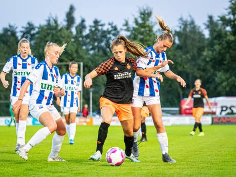 PSV-aanvaller Joëlle Smits: ‘Als meisje van zes zag ik de jongens voetballen. Toen wist ik: dit wil ik ook’