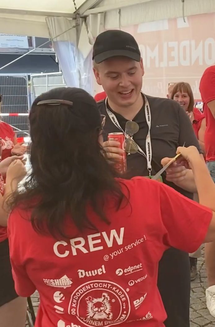 BORNEM - Jari De Wachter (21) uit Bornem kwam als laatste over de eindmeet. Hij ontving aan de aankomst zijn diploma en medaille.