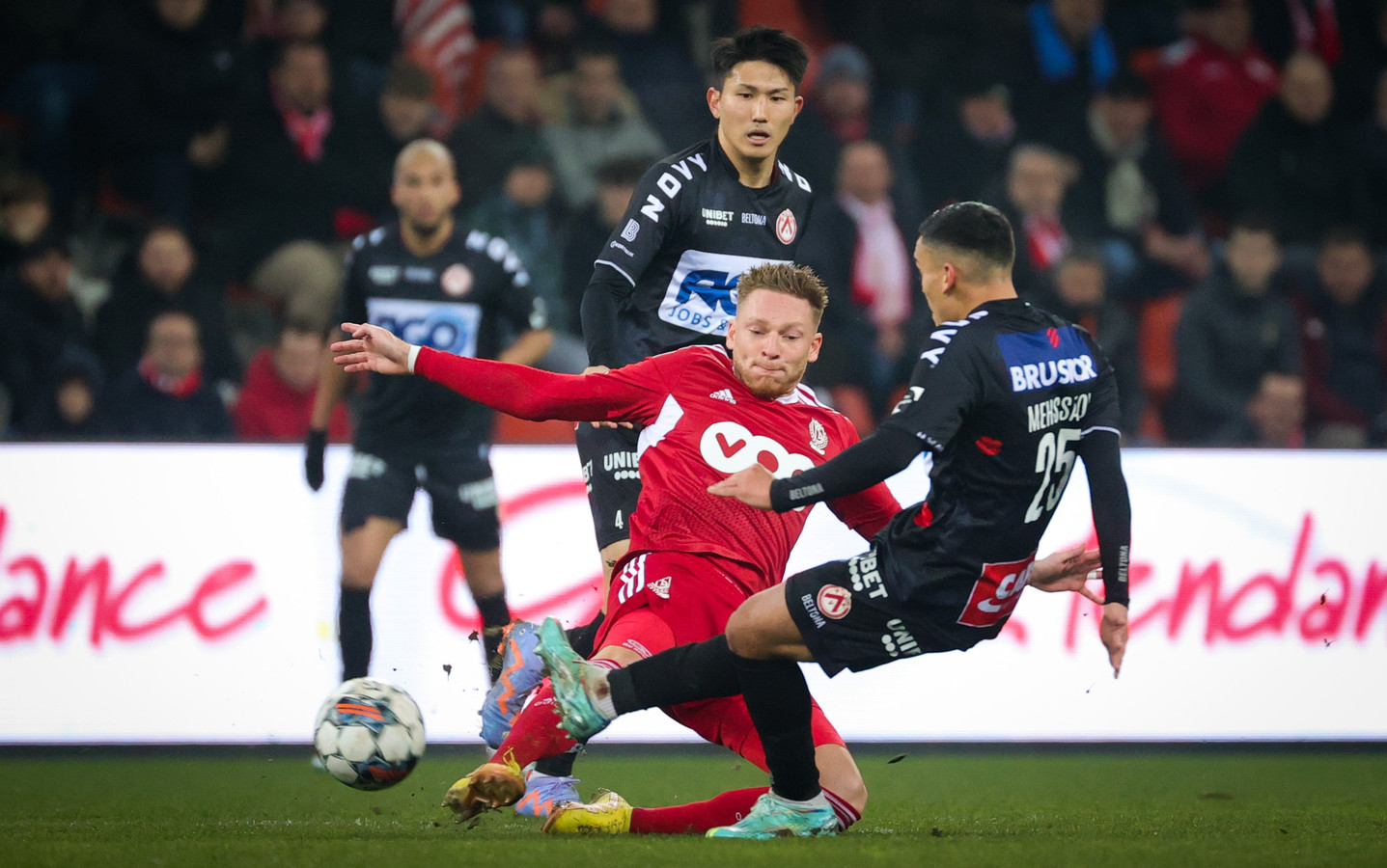 Nayel Mehssatou (KV Kortrijk) wil ook tegen zijn exploeg stunten