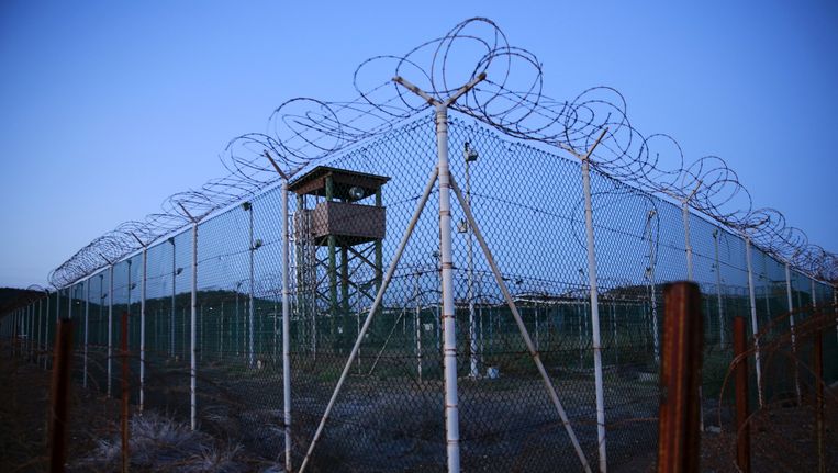 Omheining rondom het omstreden detentiecentrum Guántanamo Bay. Beeld reuters