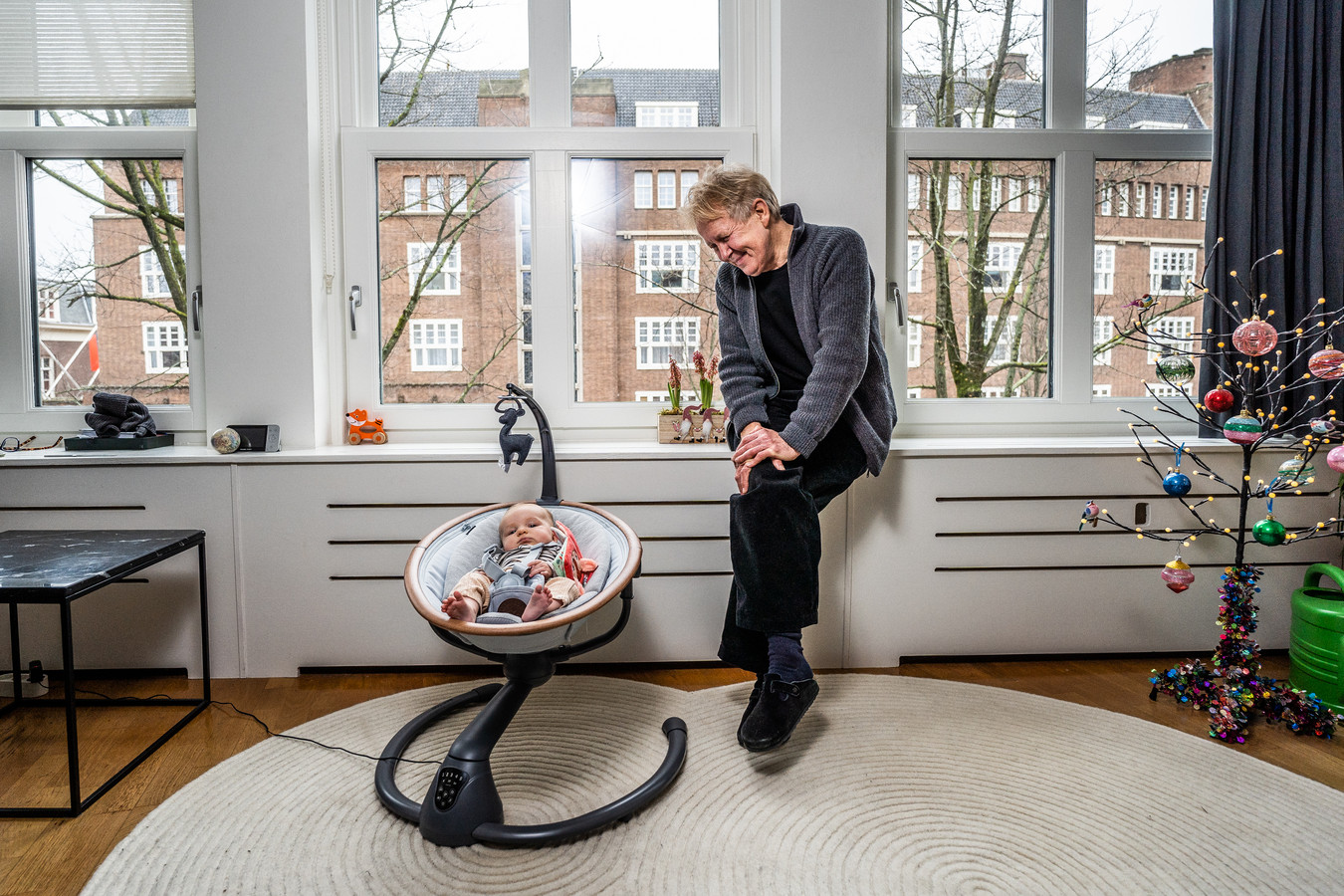Schrijver Thomas Rosenboom (67) is vader geworden, en een ander mens ...