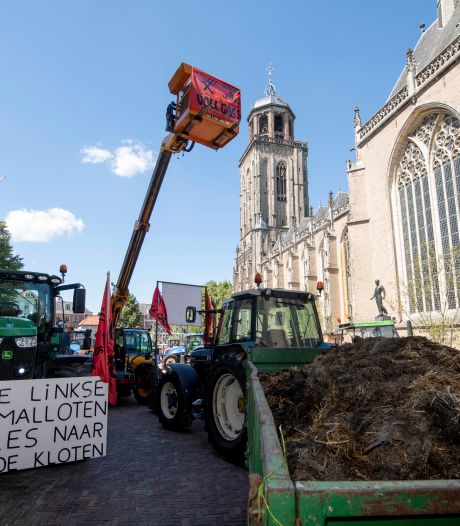 Hoe boeren met strontkar naar Deventer stadhuis trekken (en het met sisser afloopt): ‘Het is ook mien stad’
