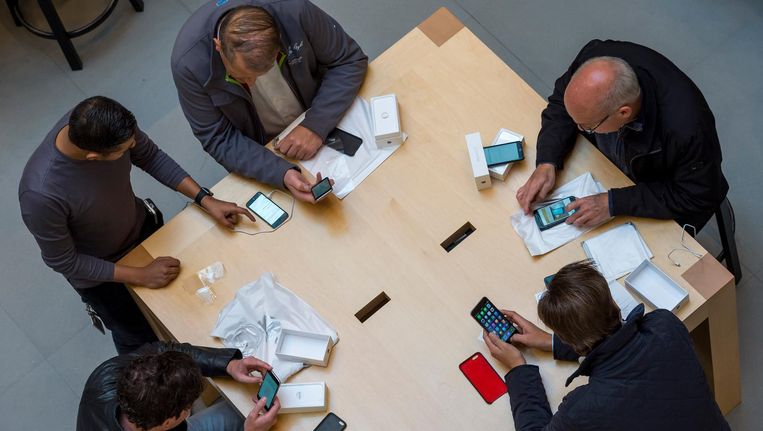 Smartphonegebruikers. Beeld anp