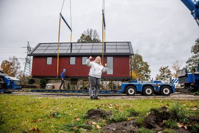 Morena (24) gaat op dertig vierkante meter wonen in eerste tiny house van Halderberge: ‘Mijn tafel i