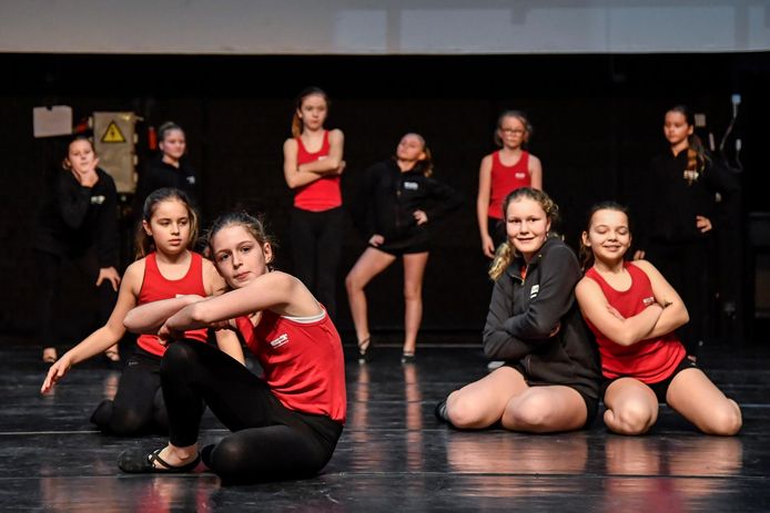 Jong talent op het podium bij dansgroep Gymmax Dance.