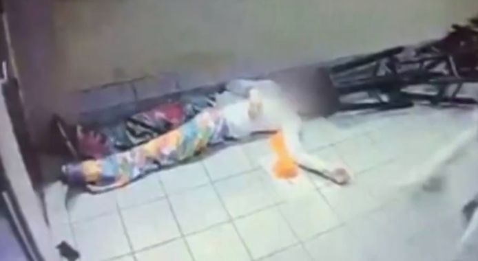 Het 33-jarige slachtoffer van de mishandeling in de pizzeria in Vlijmen lag na afloop bewusteloos op de grond.
