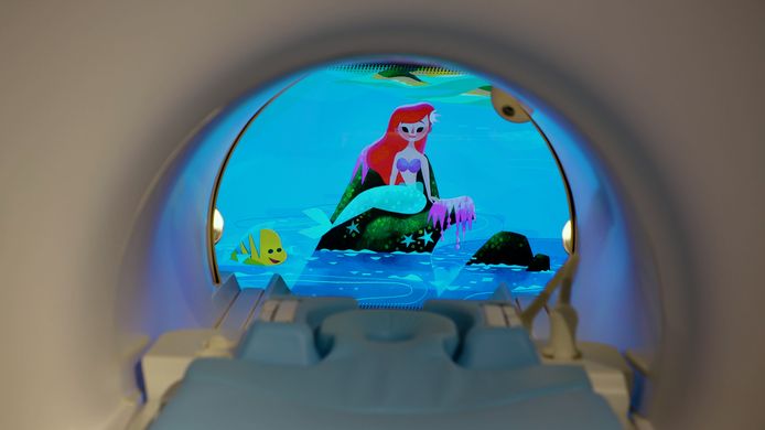 Radiologisch personeel in zes Europese ziekenhuizen krijgt binnenkort hulp van Mickey Mouse, Winnie de Poeh en Aladdin. Zorgtechnologiebedrijf Philips heeft samen met Walt Disney animaties ontwikkeld met bekende tekenfilmfiguren van het entertainmentconcern voor in de ziekenhuizen.