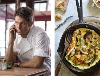 ‘Emily in Paris’ komt met een kookboek: zo maak je zelf de verleidelijke omelet van chef-kok Gabriel