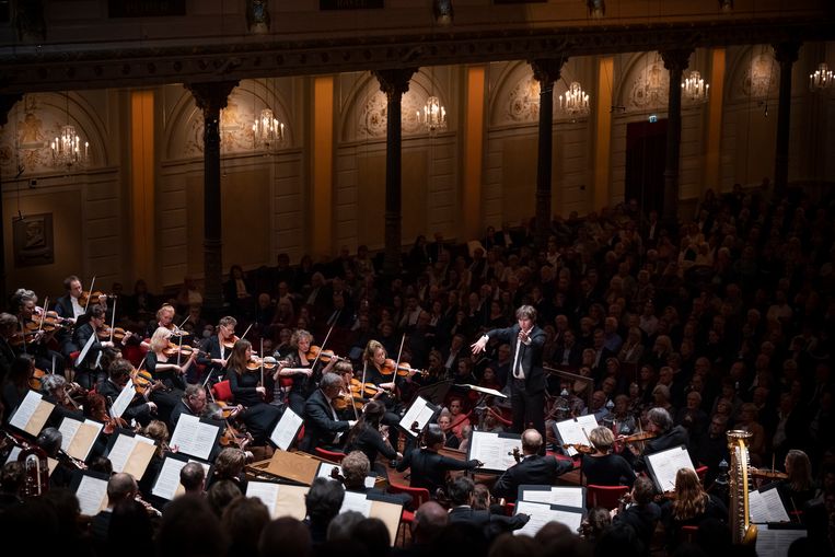 Het Concertgebouworkest onder leiding van Maksim Jemeljanytsjev. Beeld Simon van Boxtel