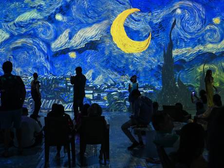 Les expos “immersives” alimentent le débat sur l’art: “On a tendance à prendre les gens pour des idiots”