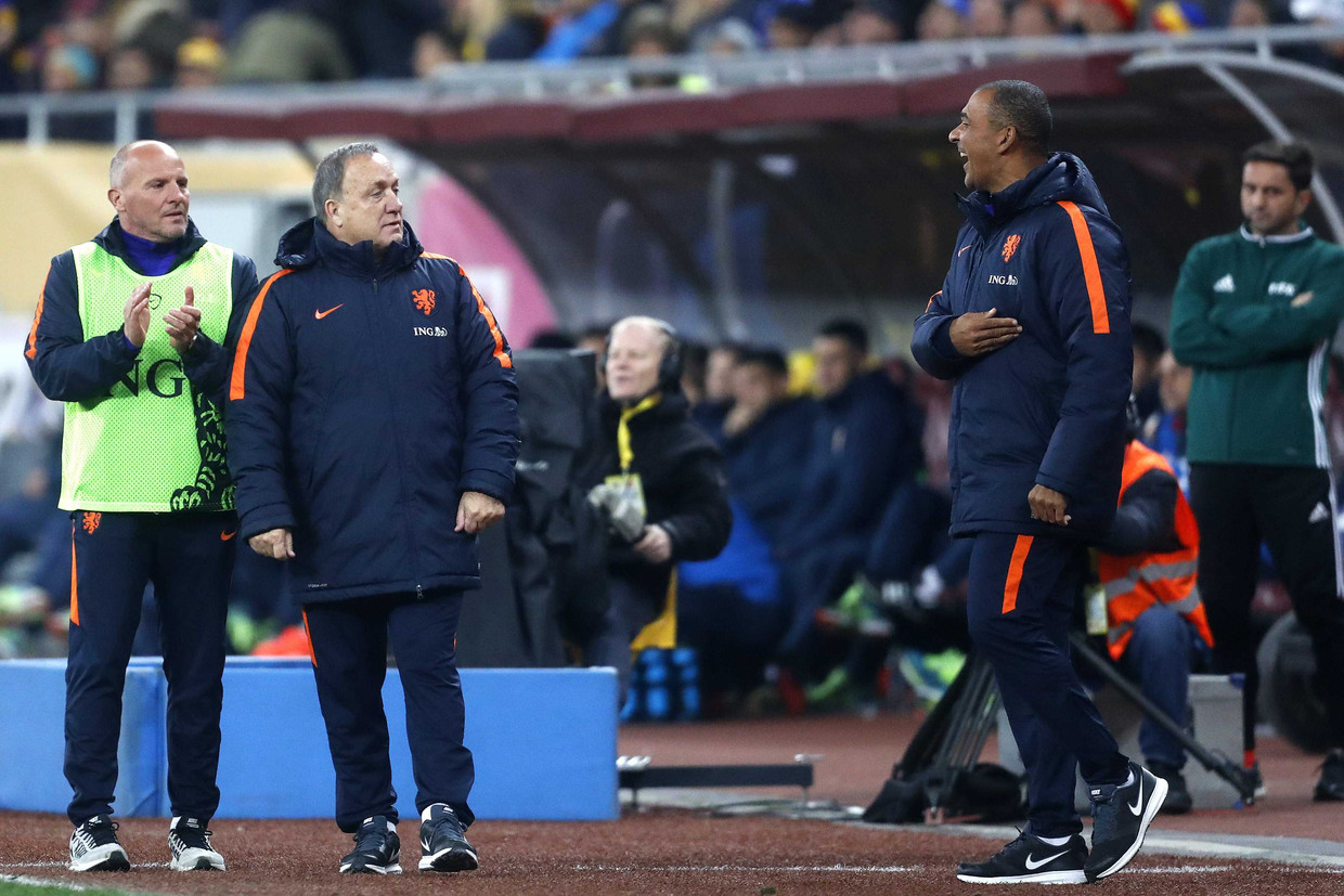 Dick Advocaat met assistent Ruud Gullit. Beeld ANP Pro Shots