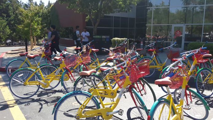 Google fietsen bij de campus in Mountain View