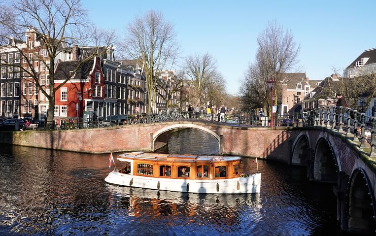 Rondvaart in een salonboot. Beeld Hollandse Hoogte / Berlinda van Dam