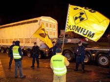 Greenpeace tente d'empêcher un convoi radioactif vers le Japon