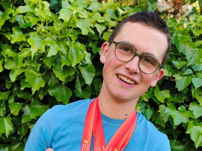 Victor (18) behaalt twee gouden en één zilveren medaille op Special Olympics