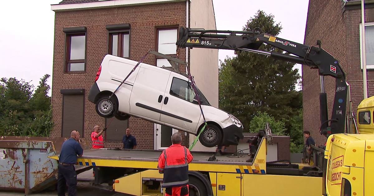 Busje dodelijke aanrijding duikt op in Heerlen en blijkt witte Opel.