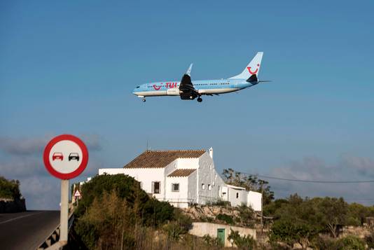 Archieffoto van een TUI-vlucht die landt op Menorca.