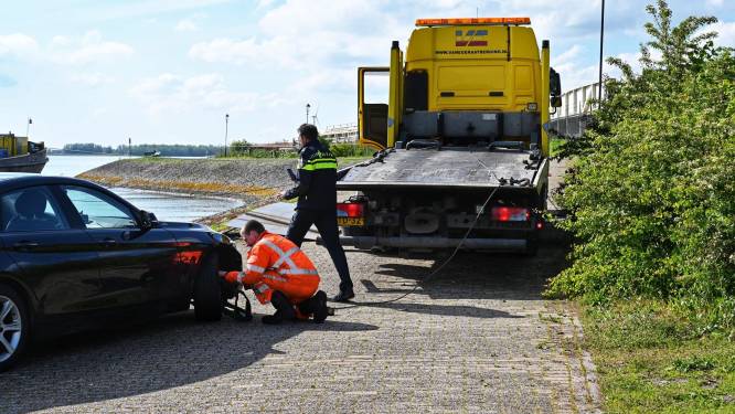 ‘Vondst drugslab op boot in Moerdijk is uniek in Nederland’: vier aanhoudingen en dozen vol Crystal Meth gevonden