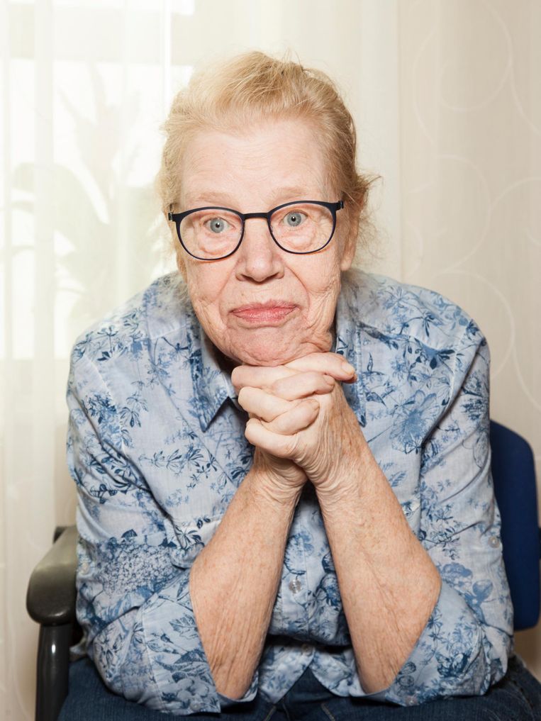 Wilma Bartels (77), giechelend: 'Ik voel me wel lekker.' Beeld Adriaan van der Ploeg
