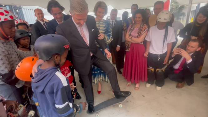 KIJK. Filip zoals je hem nog nooit hebt gezien: koning leert skateboarden tijdens staatsbezoek in Zuid-Afrika