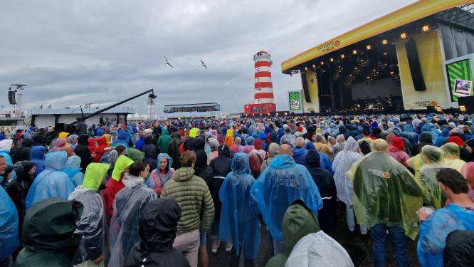 Regen teistert Concert at Sea, dat het debuut ziet van een nieuwe band