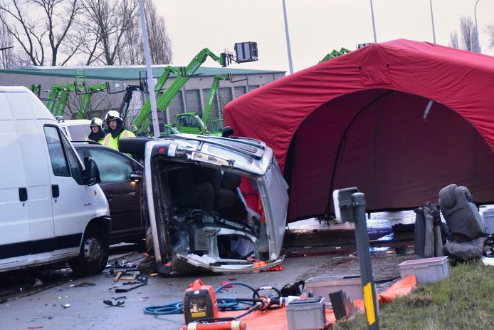 Het verkeersongeval in Lendelede eist een zware tol.