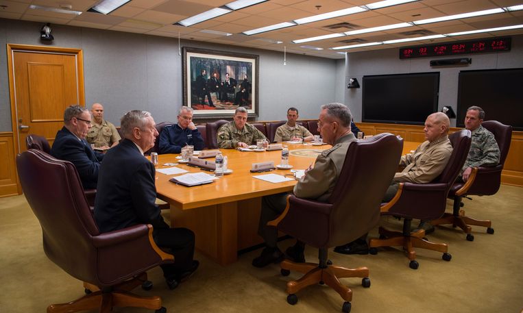 J23DR7 U.S. Secretary of Defense James Mattis meets with the Joint Chiefs of Staff at the Pentagon January 23, 2017 in Washington, DC.    (photo by Brigitte N. Brantley/DoD via Planetpix) Beeld Alamy Stock Photo