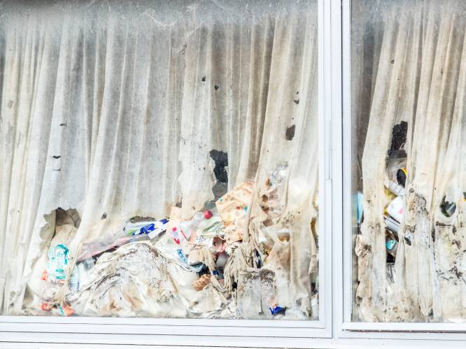 Buurtbewoners opgelucht dat ‘vuilste huis van Gent’ wordt opgekuist: “Nette man, maar ik heb hem nooit vuilniszak zien buitenzetten”
