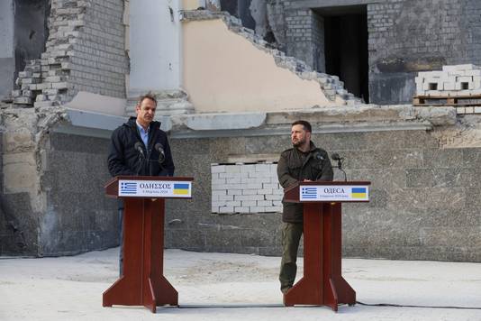 De Griekse premier  Kyriakos Mitsotakis en de Oekraïense president Volodymyr Zelensky tijdens een gezamenlijke persconferentie in Odesa vandaag.