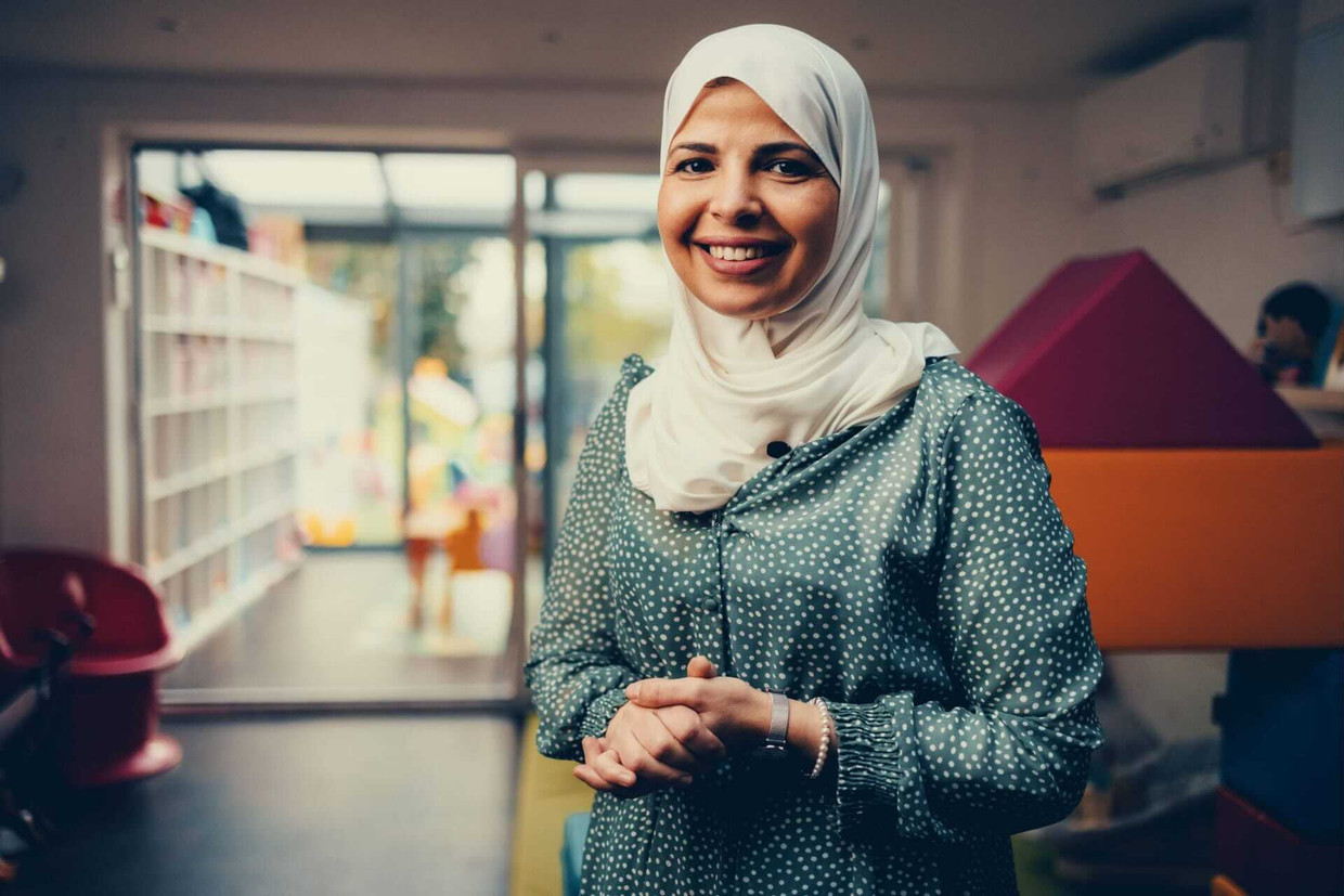 Fatima Khouili van kinderdagverblijf Kinderparadijs in Kessel-Lo: 'Veel studentes die hier stage komen lopen, stoppen omwille van de werkdruk en het gebrek aan waardering.' Beeld RV