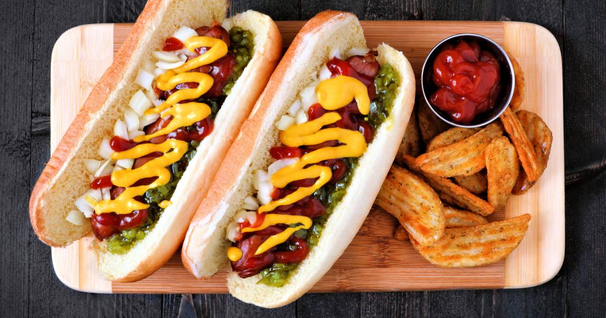 Hot-dog Avec Le Drapeau Des Etats-Unis Et Pommes Frites Dans La