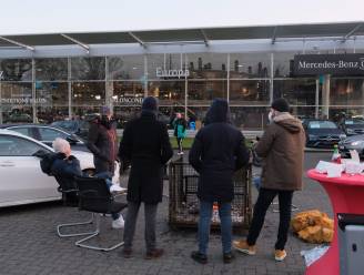 Werknemers bij Mercedes-Benz Europa in Woluwe leggen het werk neer en eisen werkzekerheid