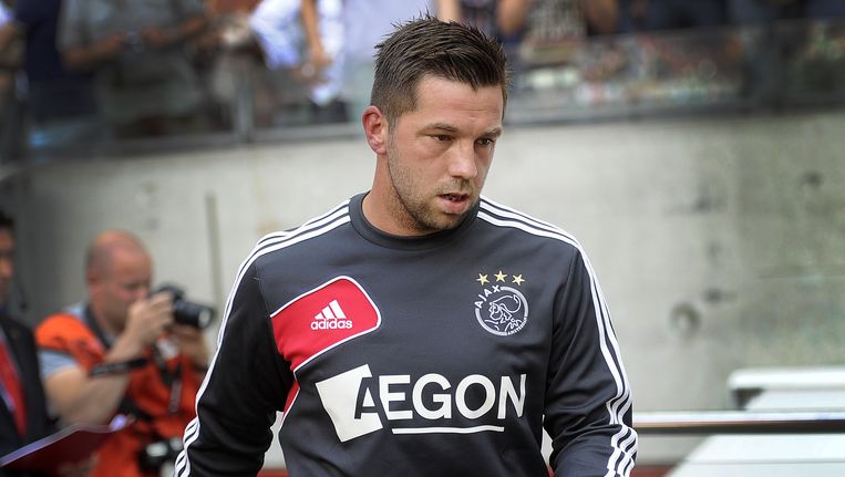 Theo Janssen van Ajax moet plaatsnemen op de reservebank voor de wedstrijd tegen AZ. Beeld ANP