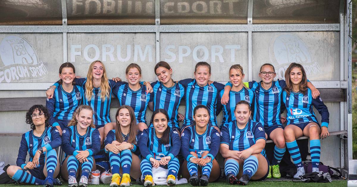 Ik weet bijna zeker dat Jasmijn al wist dat het een doelpunt was toen ... Ik weet bijna zeker dat Jasmijn al wist dat het een doelpunt was toen ... pic photo
