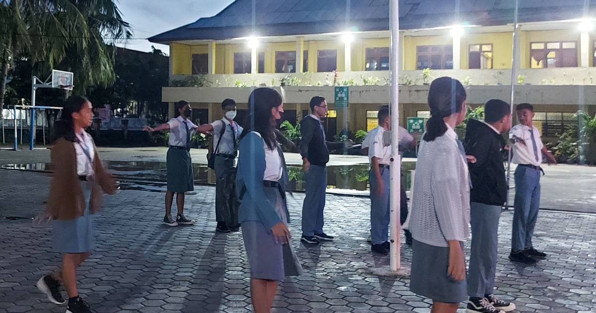 Eksperimen di Indonesia: 05.30 sekolah mulai ‘baik untuk moral’ |  Luar negeri