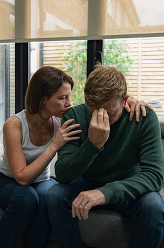 "Mensen rouwen levenslang”: hoe ga je om met een verlies en wat kan je doen voor iemand die rouwt? 