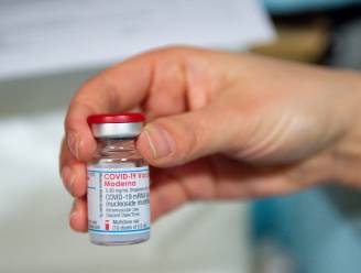 België dient AstraZeneca-vaccin komende maand enkel nog toe aan 56-plussers, voorlopig weinig impact op campagne