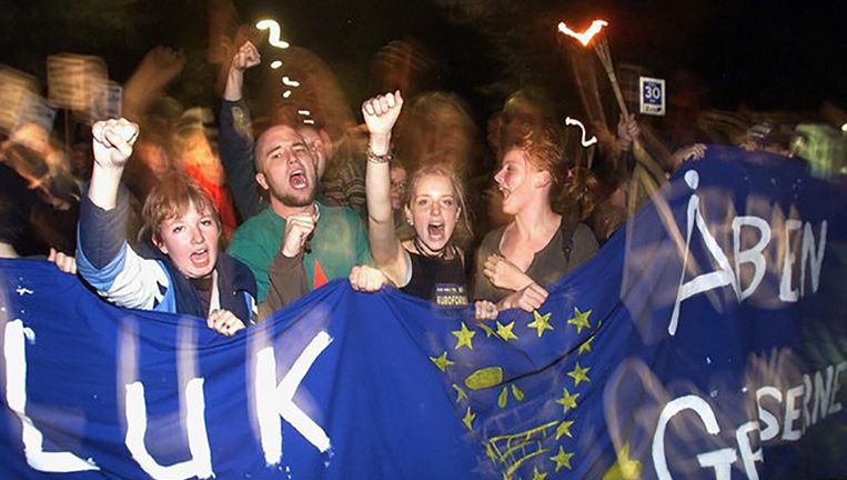 Denen zeggen nee tegen deelname van hun land aan de euro, september 2000. Beeld epa