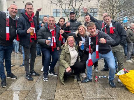 PSV-supporters vieren massaal feest in Dortmund, maar mét mate: ‘De vorige keer zag ik alles dubbel’