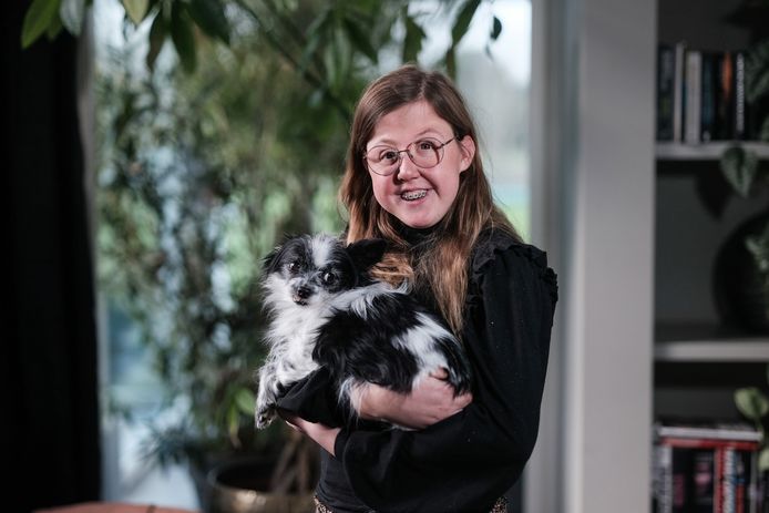 Kaat Hofmann met haar hond Nozem.