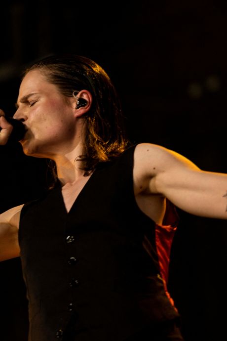 Le domicile parisien de Christine and the Queens cambriolé