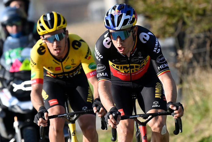Wout Van Aert aan de slag op de Oude Kwaremont. Kan hij ook zondag daar de fans plezieren door de Ronde Van Vlaanderen naar zijn hand te zetten? Afwachten...